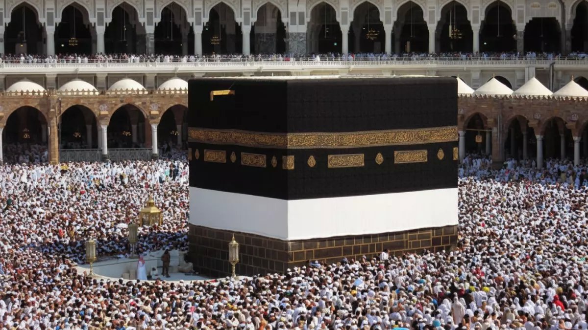 صادم: 7500 دينار سعر العمرة في رمضان... هل أصبحت بيت الله حكراً على الأغنياء؟