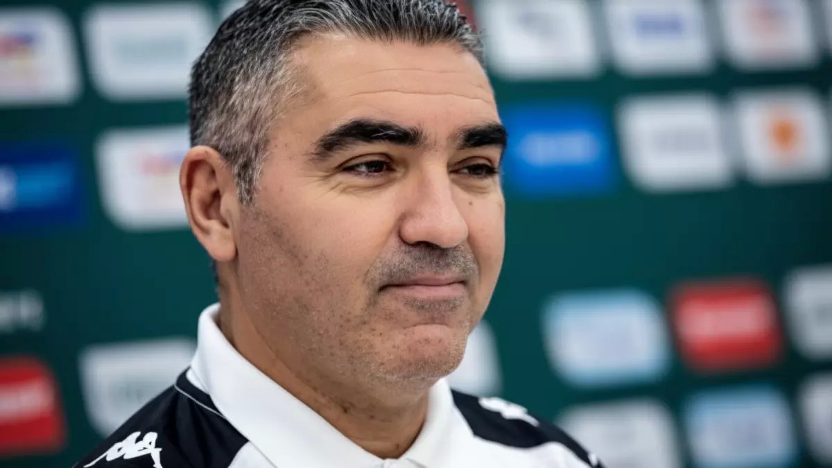 خطير: مدرب الحزم يفضح نقطة ضعف الهلال القاتلة قبل ديربي النار… النصر سيدفع الثمن غالياً!