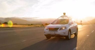 «القاتل الأبيض».. نصائح للقيادة الآمنة على الطرق خلال ساعات الشبورة الكثيفة