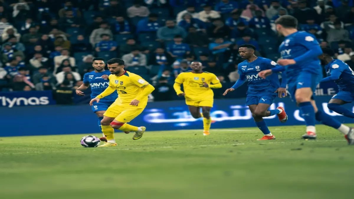 عاجل: الهلال يسحق الحزم بثلاثية تاريخية ويحكم قبضته على الصدارة - سافيتش ونيفيز يشعلان الرياض!