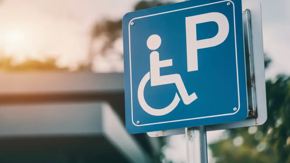 صادم: المرور السعودي يضبط 1907 مركبة تنتهك حقوق ذوي الإعاقة... والغرامات تفوق التوقعات!