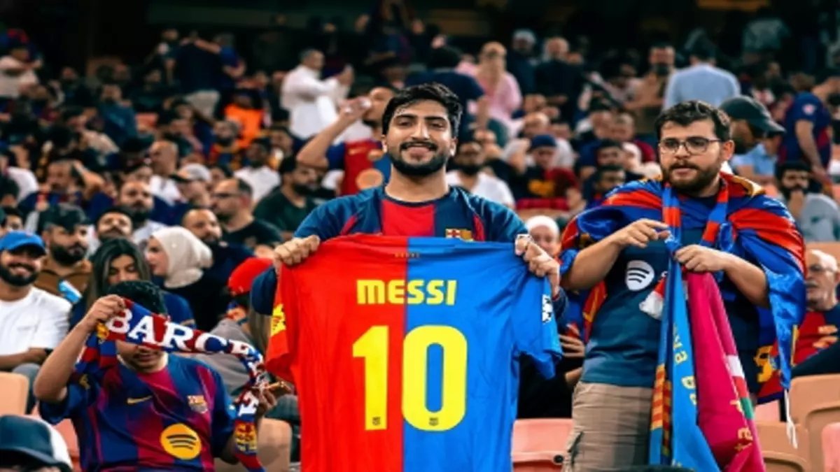 عاجل: جماهير برشلونة في جدة تصرخ "اللقب مضمون"... هل ينتقم البارسا من الريال بخماسية تاريخية؟