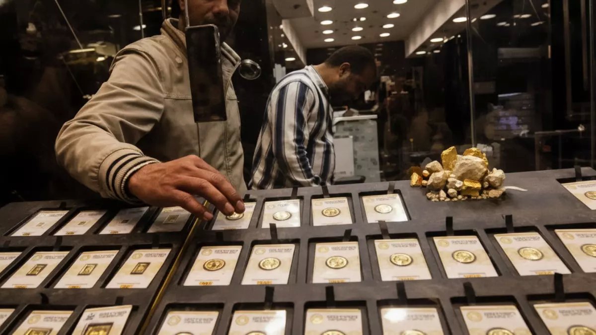 عاجل: الذهب ينفجر في مصر رغم انهيار الدولار... عيار 21 يقفز 90 جنيهاً في يوم واحد!