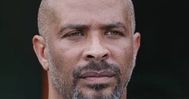 مدرب نيجيريا: مهمتنا الفوز أمام الجزائر ولن أتحدث عن أزمات اللاعبين