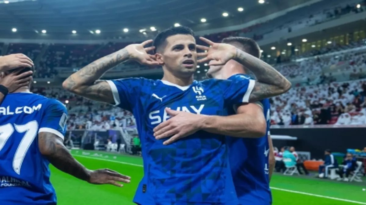 عاجل: جماهير برشلونة تكشف السر وراء صفقة كانسيلو من الهلال... "سلاح هجومي متعدد المراكز!"