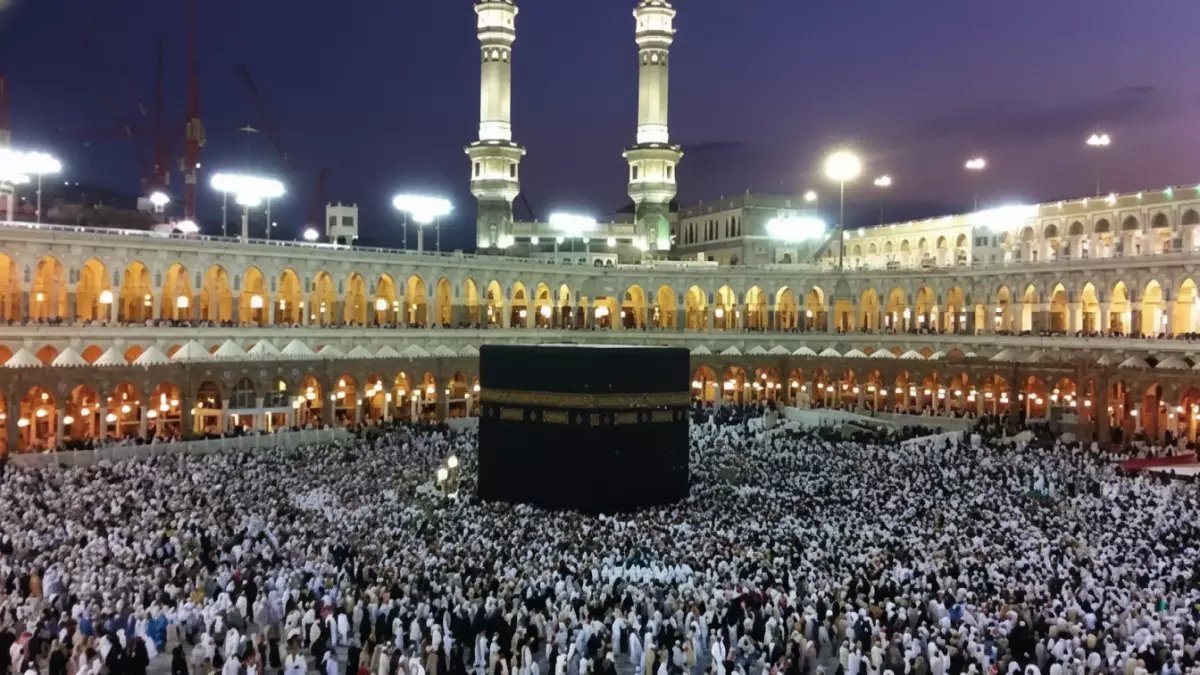 عاجل: أسعار العمرة 2026 تنفجر لـ 90 ألف جنيه في رمضان... هل ستحرم الطبقة المتوسطة من أداء المناسك؟