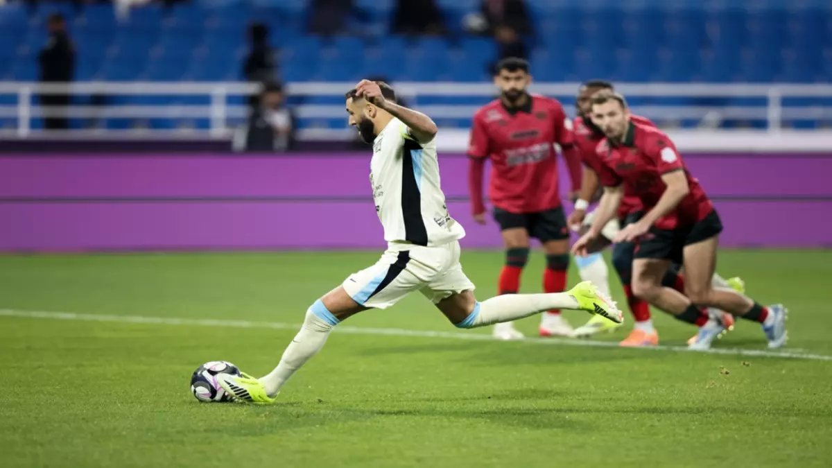 عاجل: بنزيما يحطم الخلود برباعية تاريخية... كونسيساو يكشف السر الخطير وراء الانتصار المدوي!