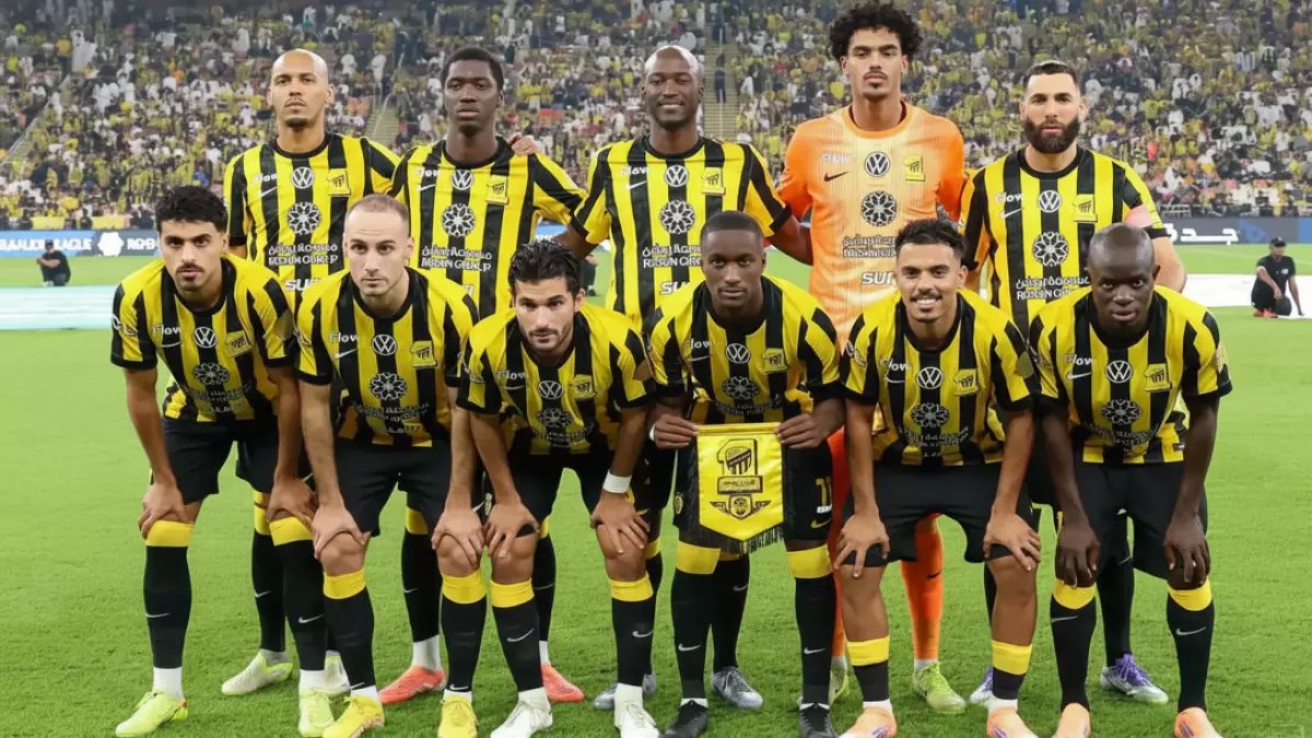 سعد آل الموسى أمام المهمة المستحيلة.. 3 إنذارات تفصله عن إنجاز تاريخي في ديربي جدة