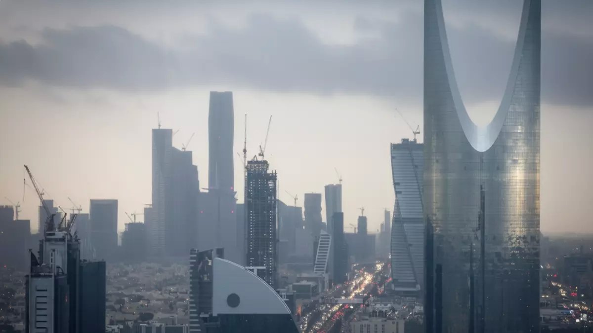 عاجل: عواصف ترابية تضرب 7 مناطق سعودية وانخفاض حاد في درجات الحرارة إلى 5 درجات!