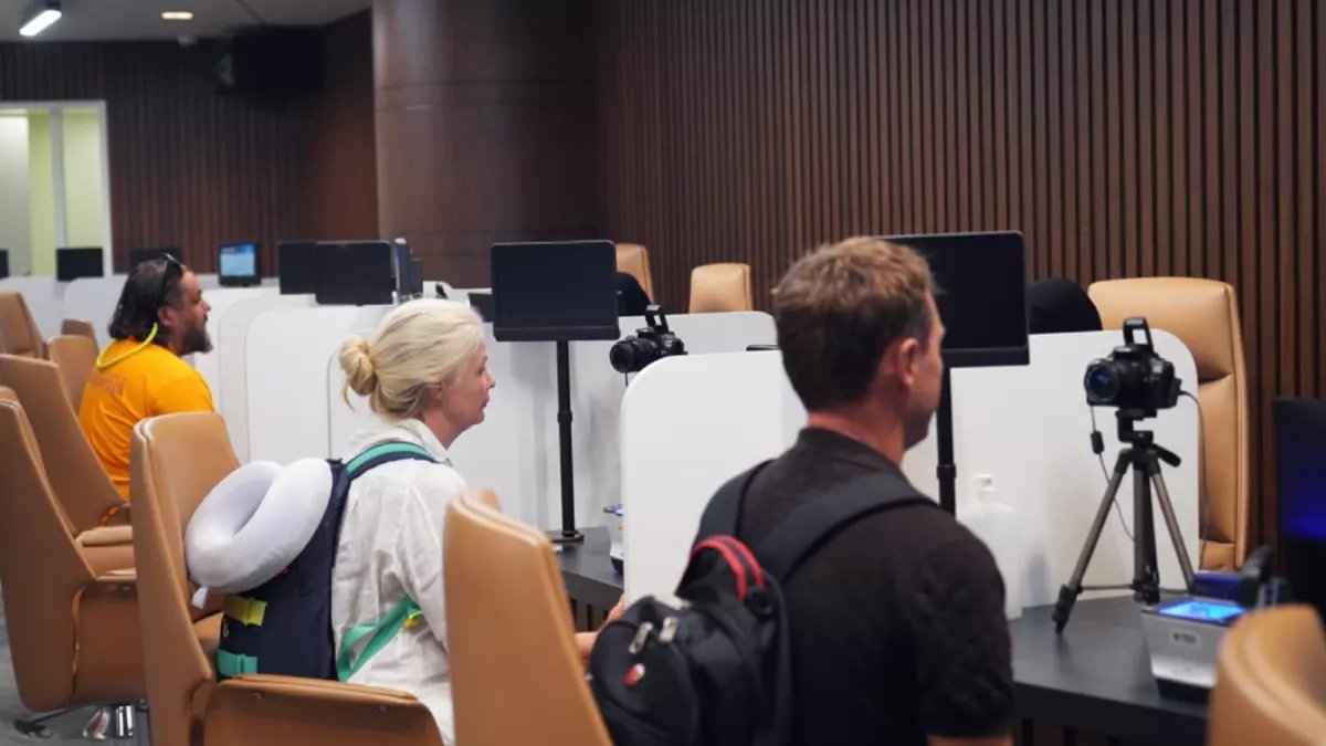 عاجل: الجوازات السعودية تنقذ سياح سقطرى العالقين في جدة... عملية إخلاء استثنائية!