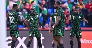 نيجيريا تطيح بالجزائر وتواجه المغرب في نصف نهائي أمم أفريقيا.. فيديو وصور