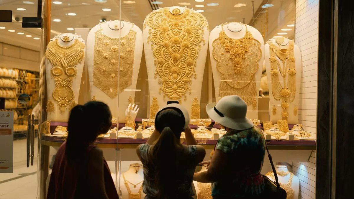 عاجل: انفجار جنوني في أسعار الذهب السعودي اليوم - العيار 24 يحطم حاجز الـ 540 ريال!