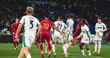 روما يتخطى ساسولو بثنائية في الدوري الإيطالي.. فيديو