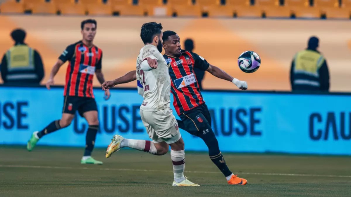 صادم: الرياض ينتزع تعادلاً جنونياً في اللحظة الأخيرة أمام الفيحاء... الدقيقة 90+7!