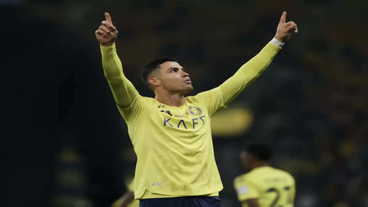 صادم: رونالدو يحطم التاريخ رغم الهزيمة... رقم أسطوري لم يحققه أحد من قبل!