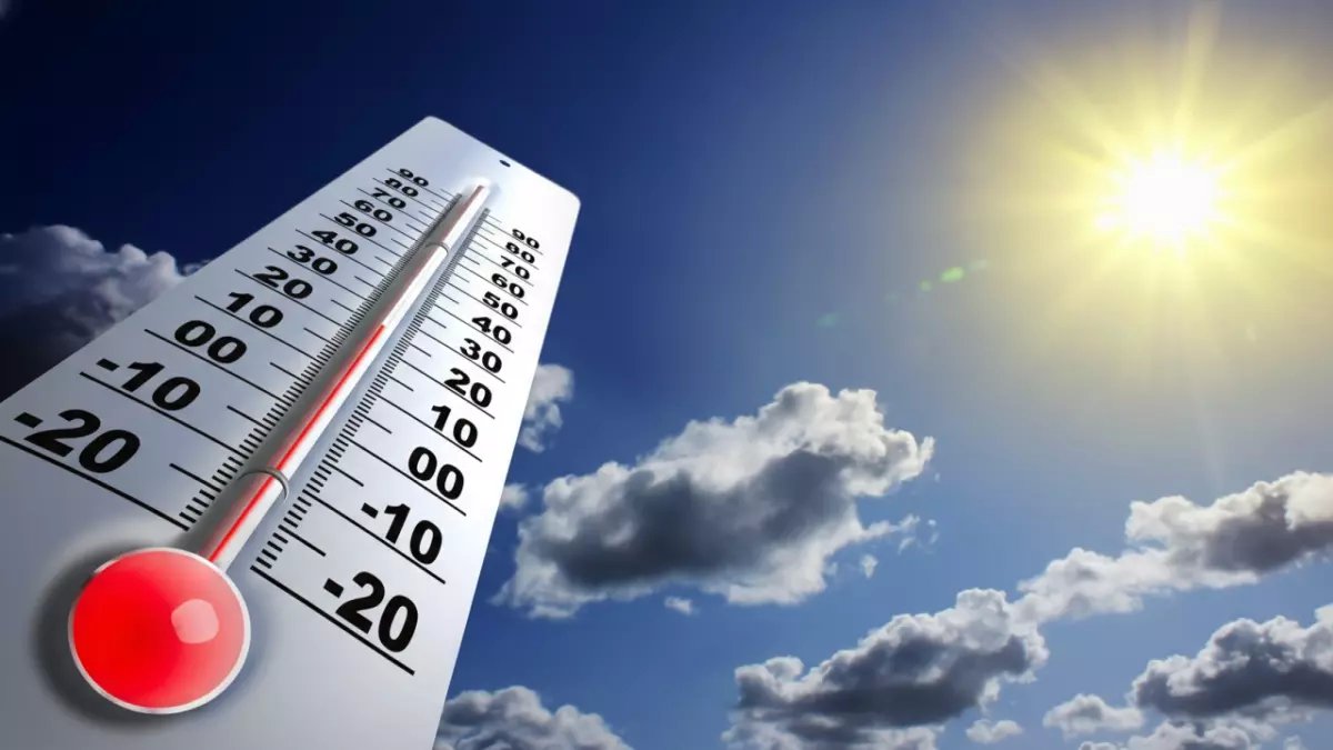 عاجل: فارق مذهل 15 درجة يضرب السعودية... مكة تحترق بـ31° وعرعر تتجمد عند 16°!