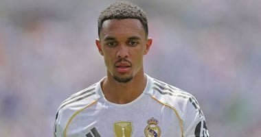 تشيلسي يدرس استعارة ألكسندر أرنولد حتى نهاية الموسم