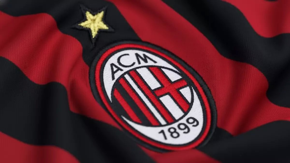 عاجل: صراع ناري بين فيورنتا وميلان يوم الأحد... من سيحسم القمة الإيطالية؟