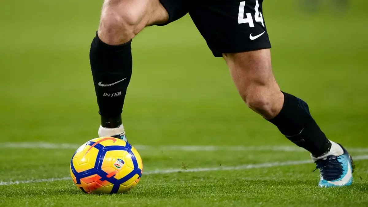 نجم أفريقي شهير يدير ظهره للأهلي ويوجه له "صفعة مؤلمة" بالتوقيع المفاجئ لهذا النادي.. فمن هو؟ (صورة)