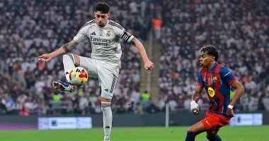 برشلونة ضد الريال.. تعادل 2-2 في شوط أول ناري بكلاسيكو السوبر الإسباني