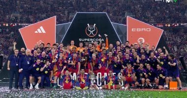 لابورتا شارك في الاحتفال.. مراسم تتويج برشلونة بكأس السوبر الإسباني (فيديو)
