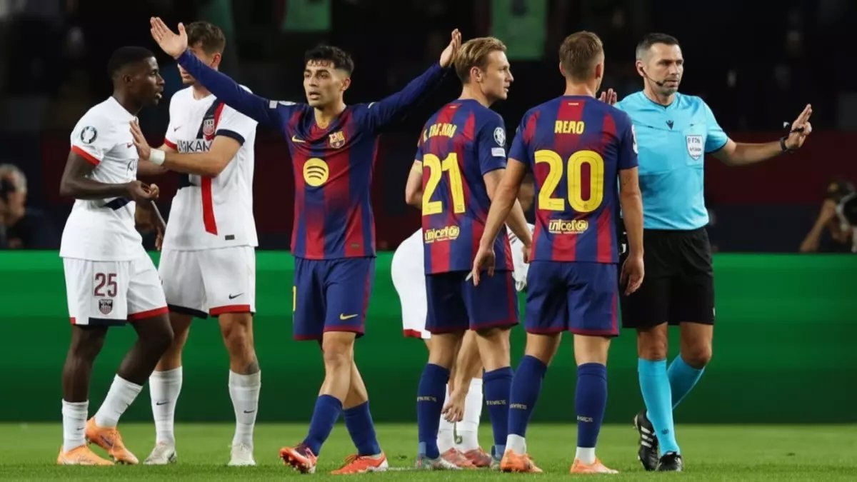 عاجل: نجم برشلونة يستفسر سراً عن الحياة في السعودية... هل يخطط دي يونج للرحيل؟