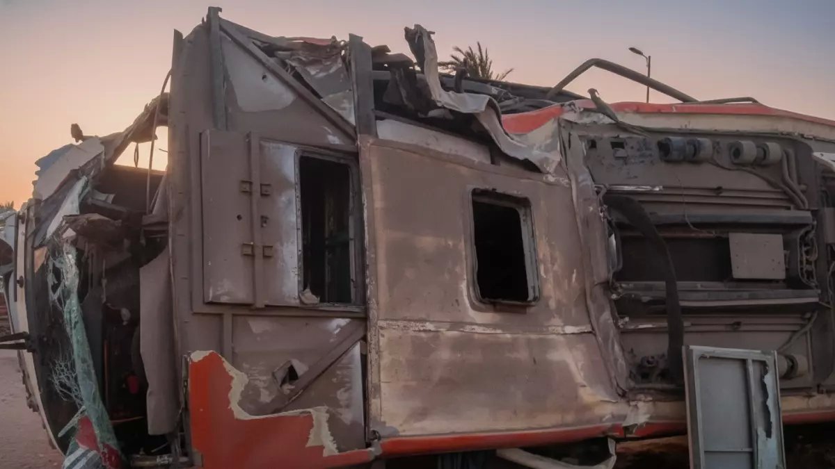 عاجل: مأساة الأتوبيس 52 بالشرقية.. مصرع عامل و25 مصاباً في حادث مروع على الرصيف!