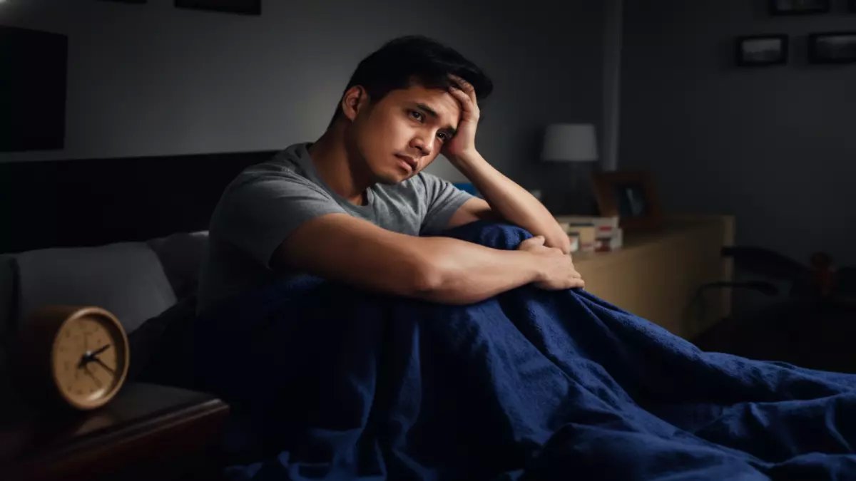 عاجل: دراسة صادمة تكشف أن النوم أقل من 7 ساعات يقتلك أكثر من التدخين!