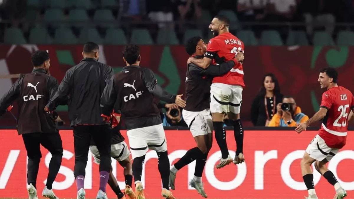 عاجل: 3 قنوات مجانية تنقل معركة مصر والسنغال مساء الأربعاء… هل ينتقم صلاح لهزيمة نهائي 2021؟