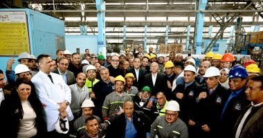رئيس الوزراء يتفقد خط الإنتاج الجديد لـ السلك بشركة مصر للألومنيوم