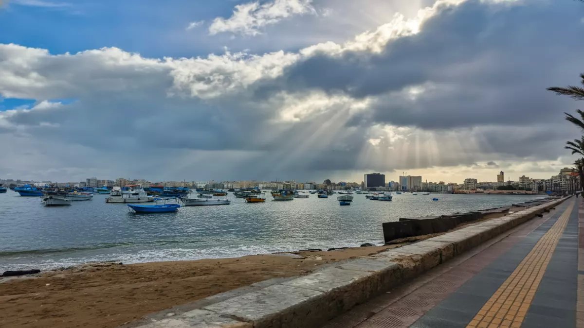 عاجل: «نوة الفيضة الكبرى» تضرب مصر خلال ساعات... أمواج مرعبة 5.5 متر ورياح تدميرية تشل البلاد لـ6 أيام!