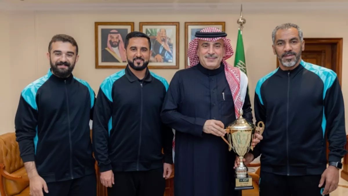 حصري: سفير السعودية يكرم أبطال القادسية بعد سحق مانشستر سيتي... إنجاز يهز عالم كرة القدم!