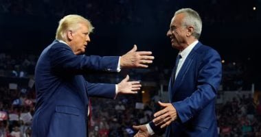 رنة هاتف بصوت البط تربك مؤتمرًا بالبيت الأبيض وتُشعل موجة ضحك..فيديو