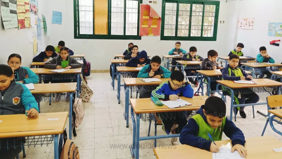 عاجل: كارثة امتحانات مصر 2026... أمهات يفضحن "التريكات" الخفية والأسئلة المستحيلة!