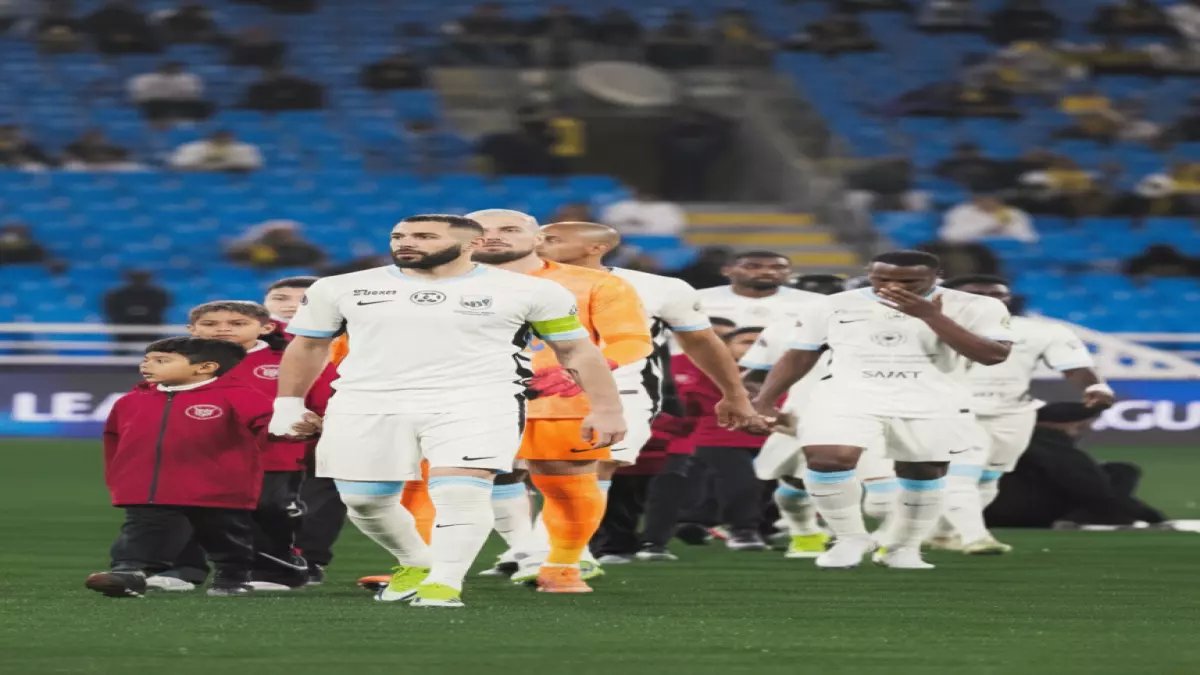 عاجل: 3 مباريات نارية تهز دوري روشن الليلة... الاتحاد يواجه فخ ضمك والأخدود في معركة البقاء!