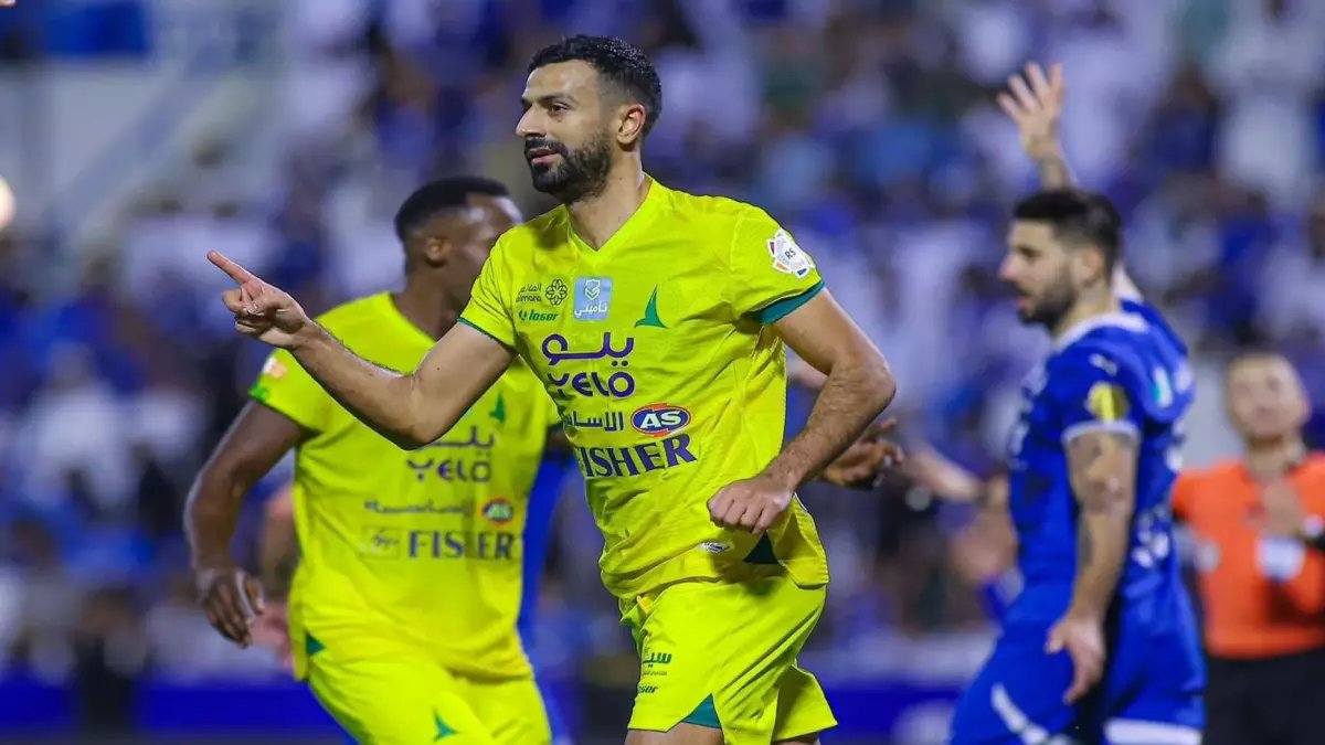 الهلال يحطم سوق الانتقالات.. صفقة "جنونية" هي الأكبر في تاريخ الدوري السعودي! (صورة)