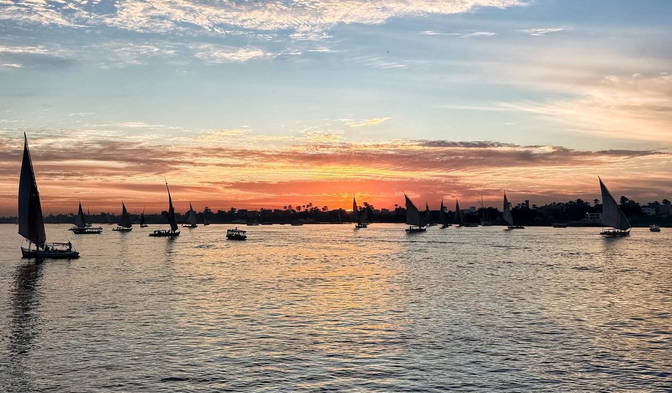 المراكب الشراعية سحر خاص للسائحين فى نيل الأقصر