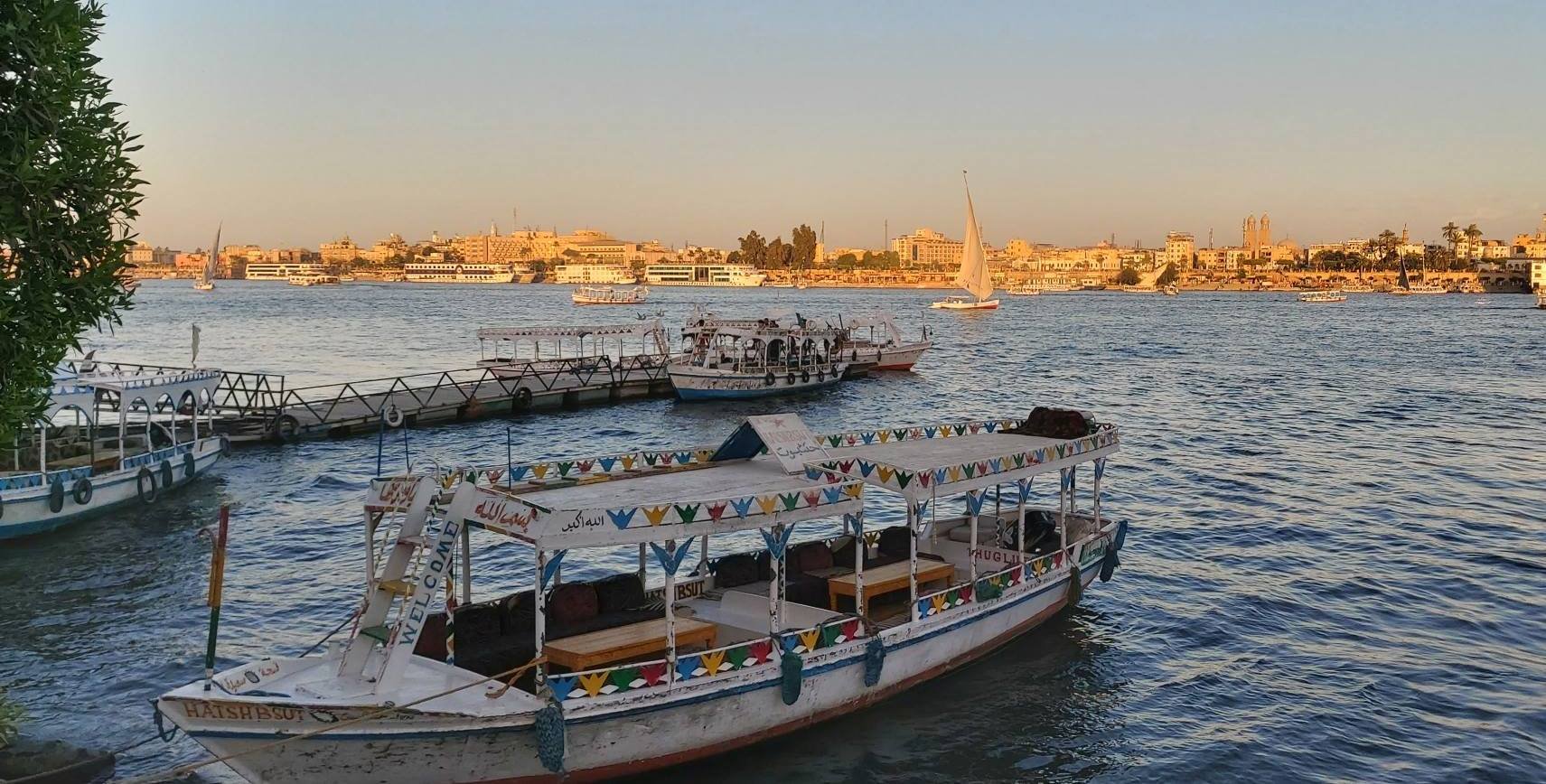 المراكب النيلية رحلة مبهجة لسياح العالم بالأقصر