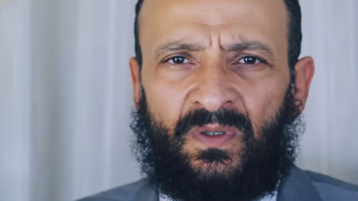 صادم: طبيب مصري حوّل 50 مليون جنيه لأولاده خلال 30 عاماً... والمفاجأة المدمرة عند عودته!