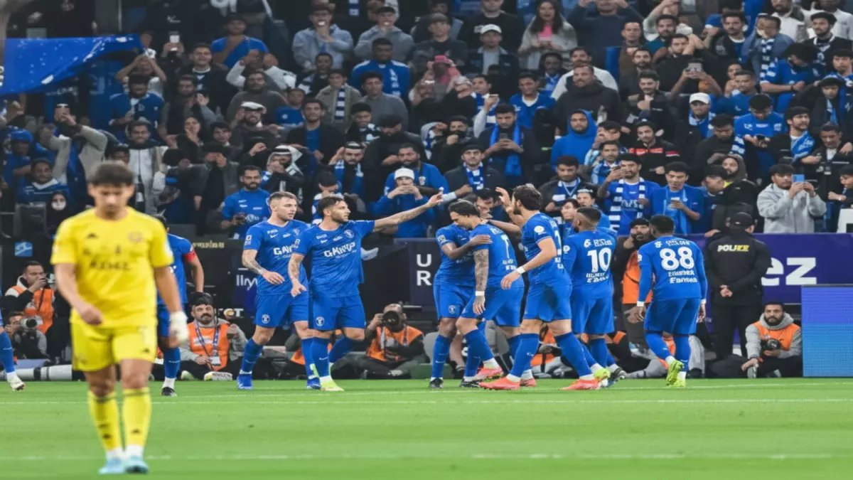 عاجل: الهلال يصدم الجميع بصدارة تاريخية... الفارق +7 نقاط يثير جنون الجماهير!