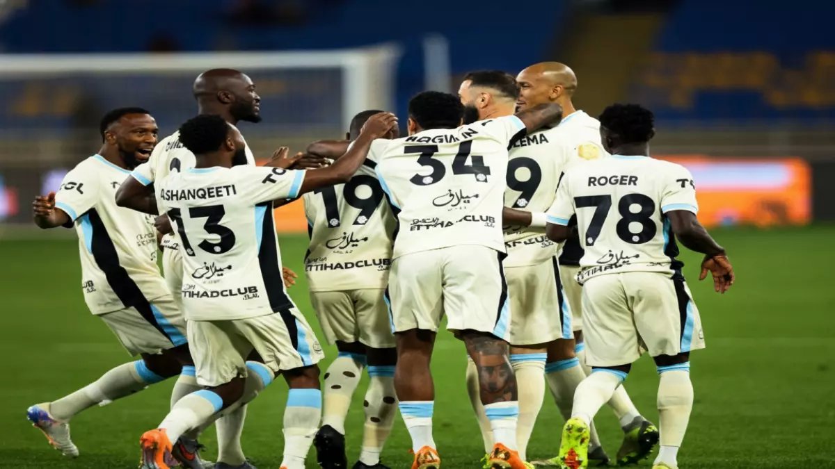 عاجل: الاتحاد يكشف قائمة صادمة لمعركة ضمك... هل يخرج من منطقة الخطر؟