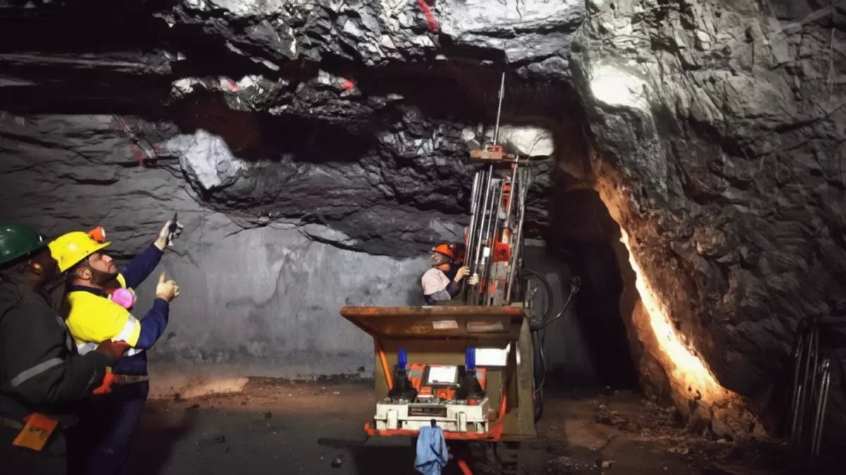 عاجل: اكتشاف كنز ذهبي ضخم في السعودية يبلغ 8 ملايين أونصة - قيمته تتجاوز 30 مليار دولار!