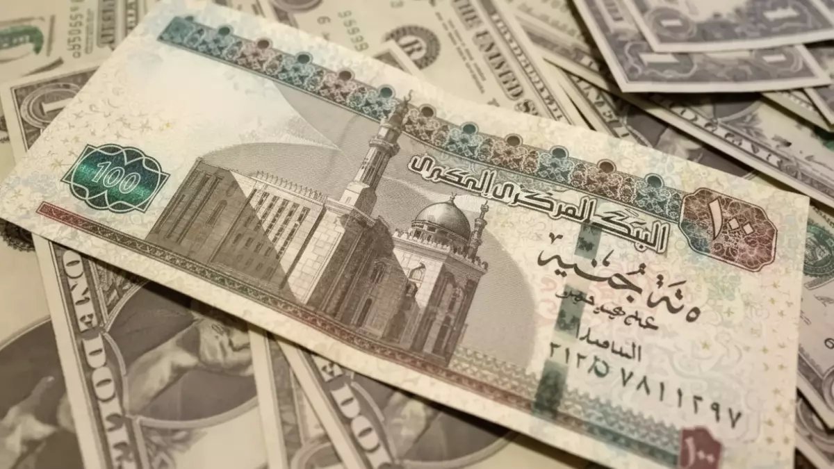 هذا الفارق البسيط يكلفك مئات الريالات شهرياً.. الريال السعودي يكشف أسرار أسعار التحويل المخفية في 34 بنك مصري