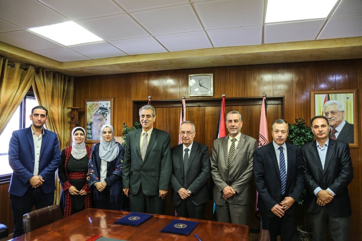 الدكتور علي شعث