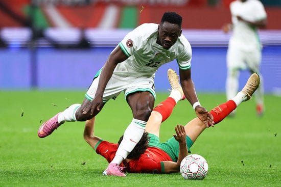 المغرب ونيجيريا تنافس على الكرة المغرب ونيجيريا تنافس على الكرة