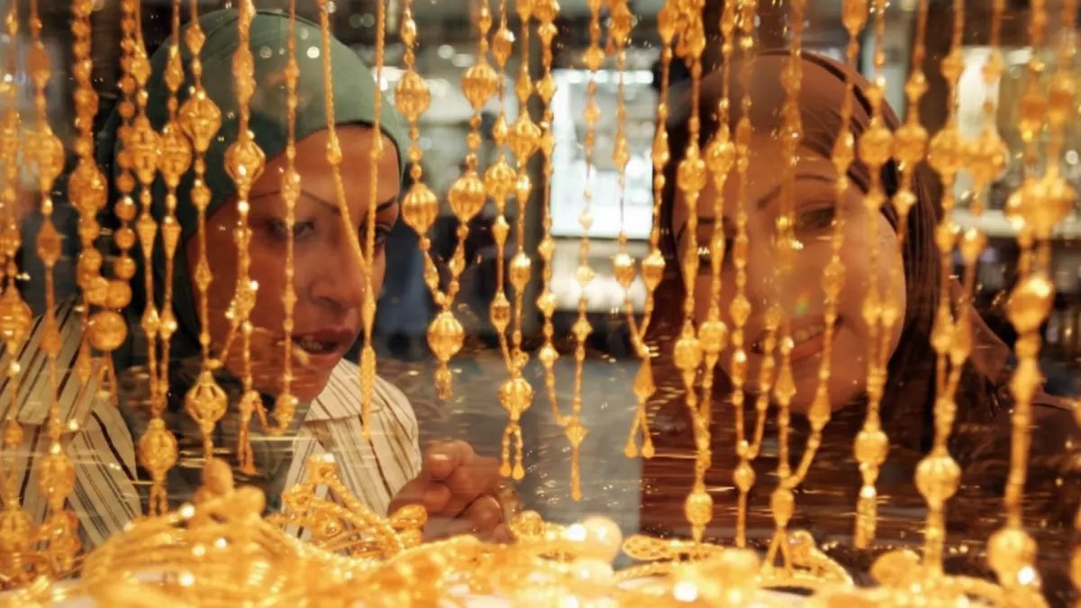 عاجل: الذهب ينفجر في مصر! قفزة مجنونة بـ 60 جنيه خلال ساعات - عيار 21 يصل 6210 جنيه والخبراء يحذرون