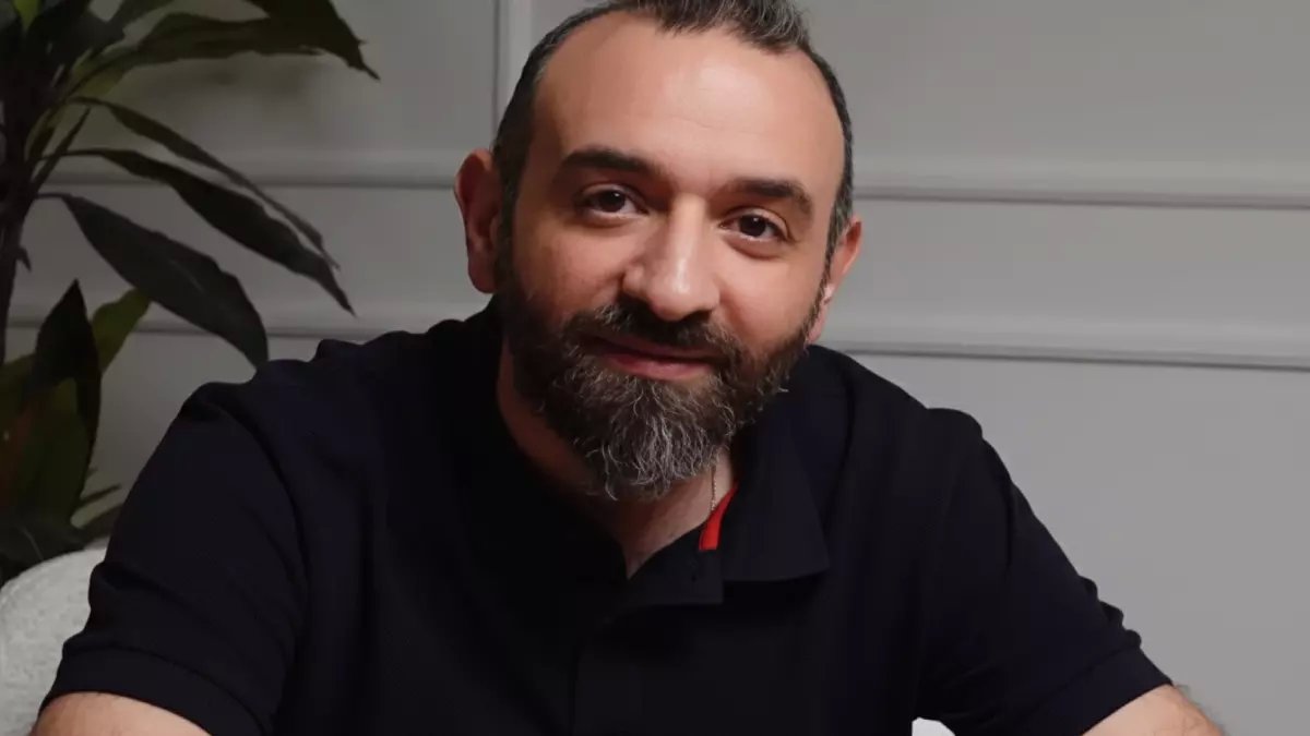 صادم: عمرو سلامة يفجر غضب الجماهير بتصريح مدمر عن المنتخب المصري... "بس لعب كورة"!