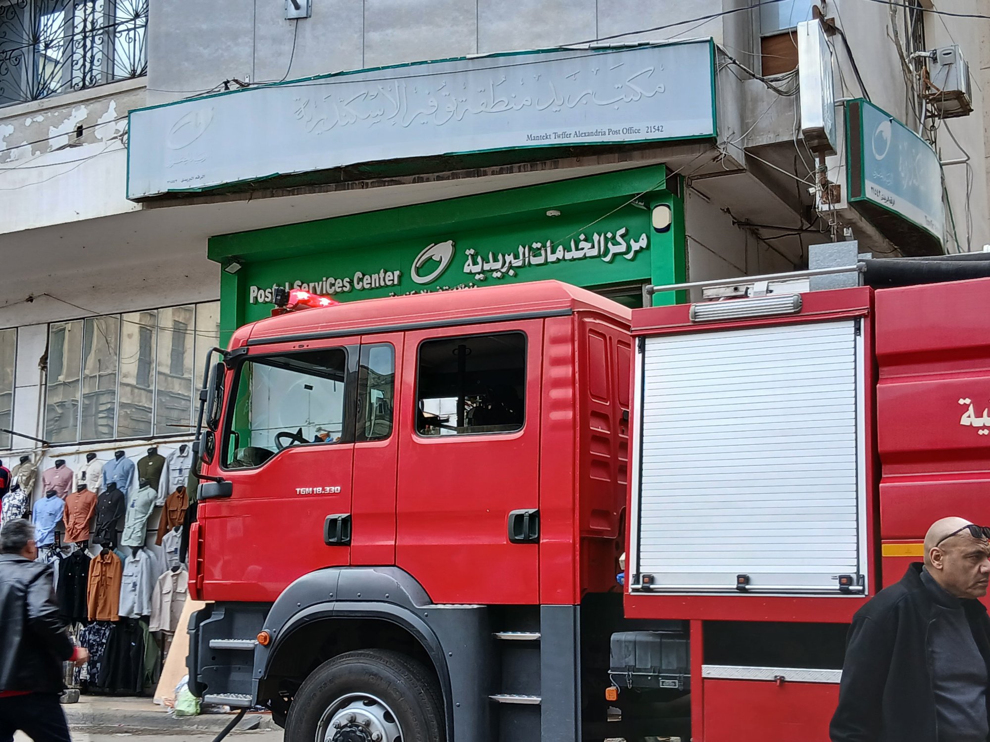 الحماية المدنية تسيطر علي حريق سنترال المنشية الحماية المدنية تسيطر علي حريق سنترال المنشية