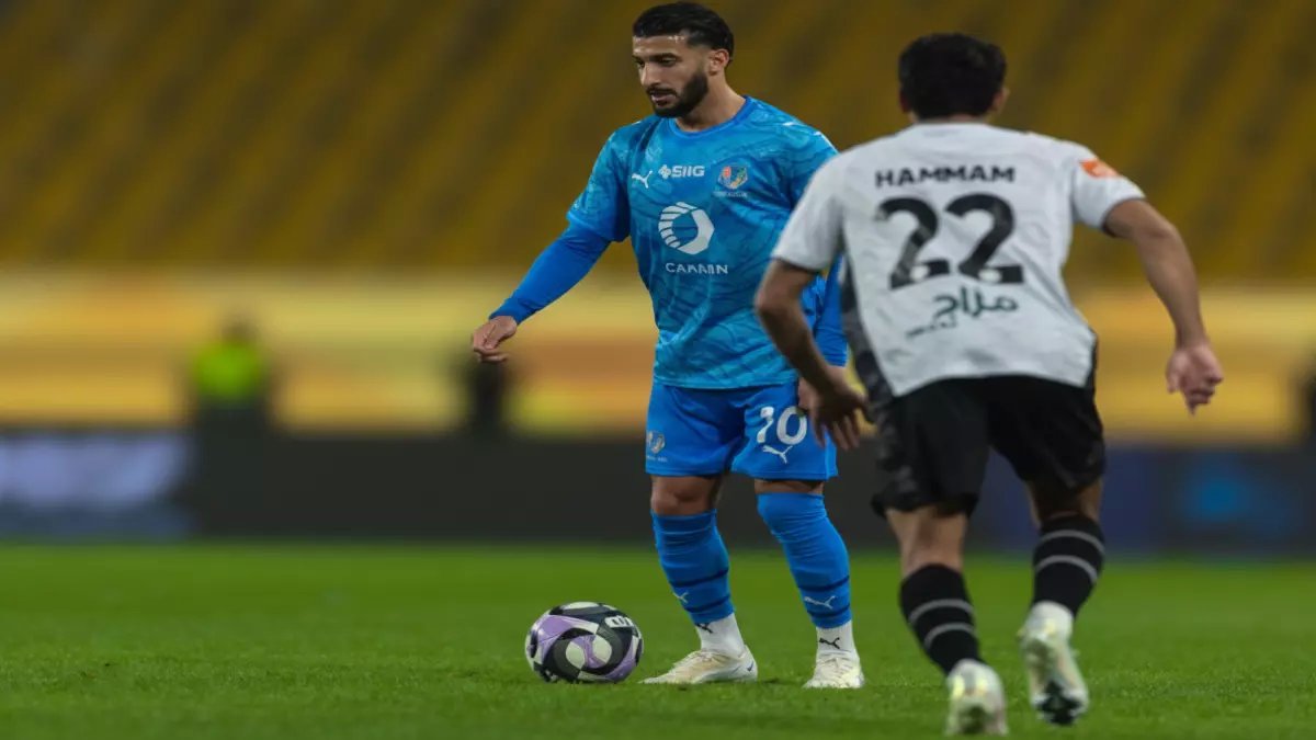 صادم: هدف 'بن رحمة' العالمي يخطف الأضواء من النجوم.. هل يستحق لقب الأفضل؟