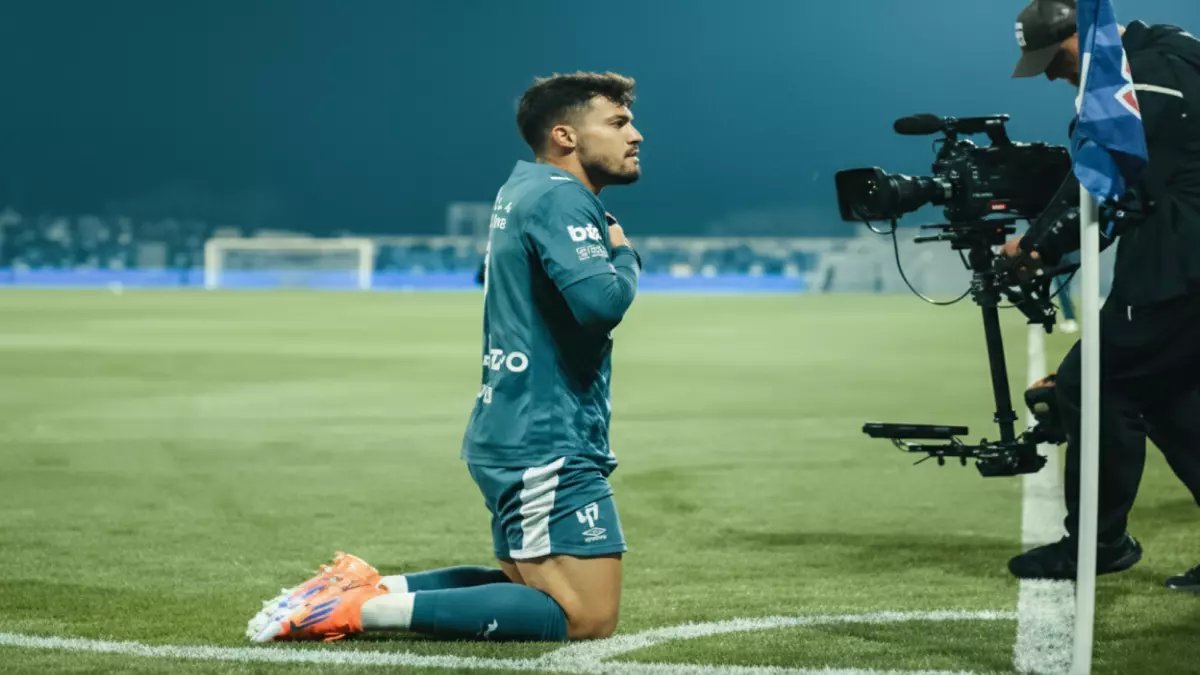 عاجل: نابولي يفجر مفاجأة صادمة - صفقة تبادلية مع الهلال لخطف نجم البرازيل ماركوس ليوناردو!